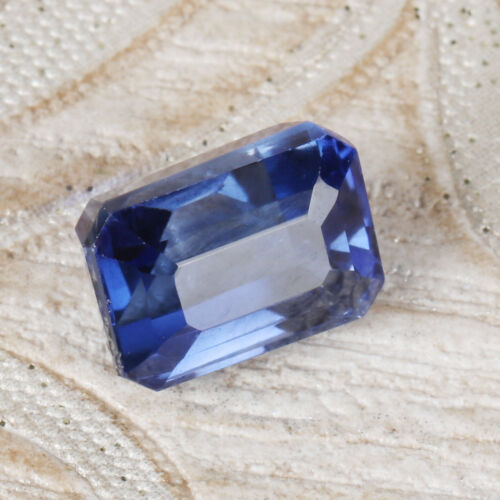 16.90 Ct 15.7x13.4 MM Emerald Green Star Sapphire 6 Rays Lab 16.90 Ct 15.7x13.4 MM Emerald Green Star Sapphire 6 Rays Lab