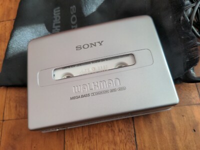 VinTagE SONY WALKMAN WM-EX570 TAPE CASSETTE PLAYER SILVER METAL