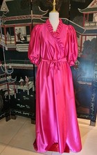 Vintage MISS ELAINE Fuschia Pink Ruffle BATHROBE Size Petite Made USA- STUNNING