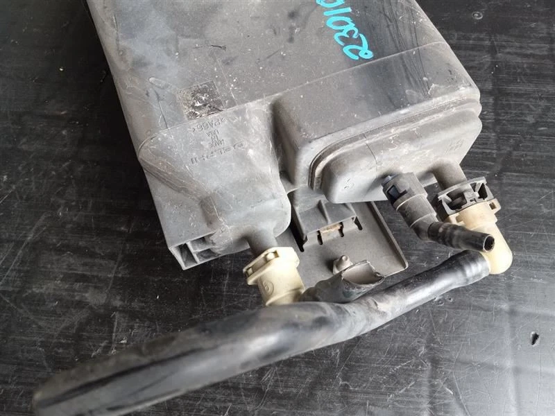 04 05 06 07 08 09 GMC Sierra 1500 Fuel Vapor Canister 12581282 - Image 4 of 4