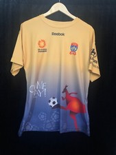 NEWCASTLE JETS SUPER RARE Sasa Petrovski 'Come Play" WORLD CUP BID JERSEY match