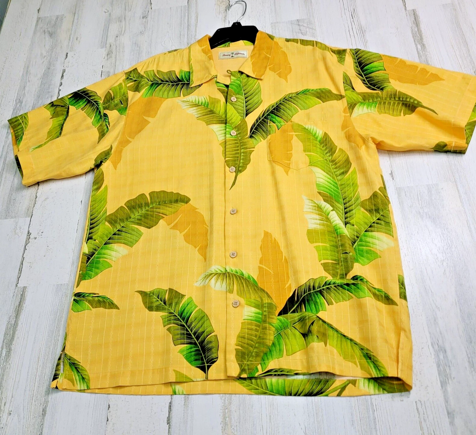 Tommy Bahama Men's Large Silk Hawaiian Button Up Shirt Yellow
