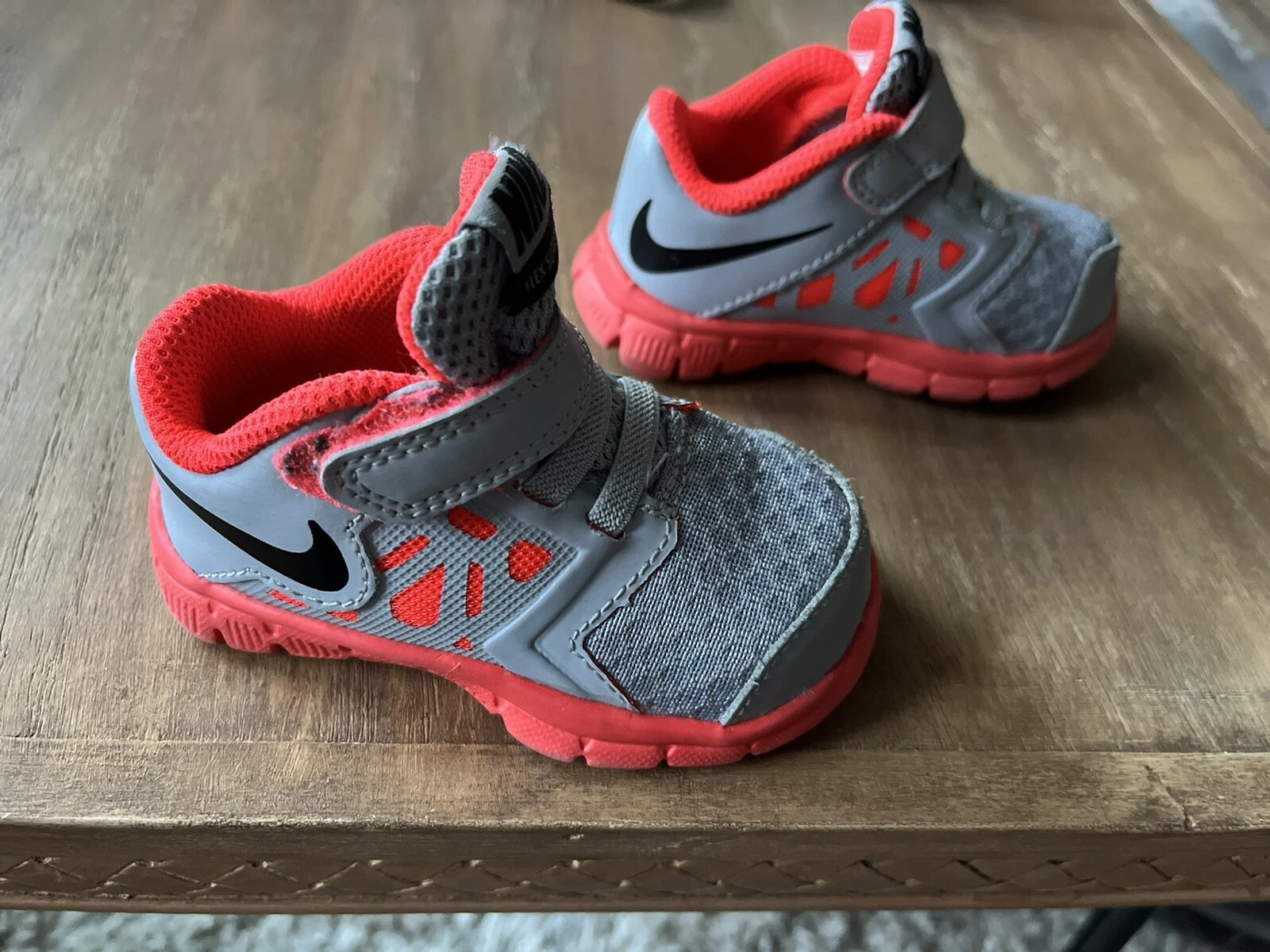 NIKE FLEX SUPREME TR 4 TODDLER SIZE 4 SNEAKERS CHILDRENS SHOES EXCELLENT SHAPE!