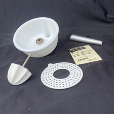 OSTER Leche Vidrio Soporte Mezclador Exprimidor Accesorio Tazón, Colador, Escariador y Caño
