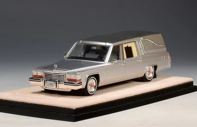 1980 Cadillac Superior Hearse Silver in 1:43 scale by Stamp Models - Image 1 of 4