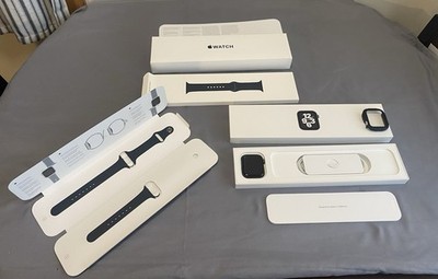 Apple Watch SE 44mm Space Gray Case With Black Sport Band (GPS)