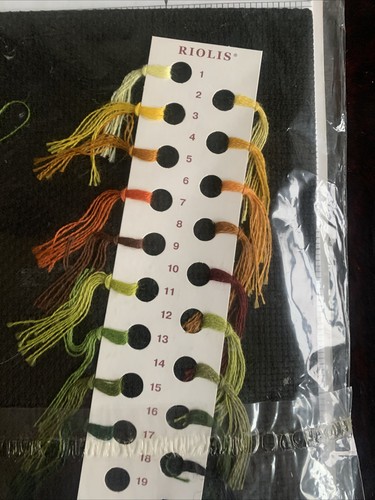 Kit point de croix tournesols Riolis noir 10 ct tissage uniforme neuf dans son emballage 9,75 x 19,34 - Photo 7/8