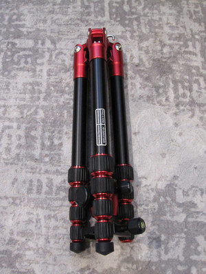 Manfrotto Element MKELES5BL-BH Small Aluminum Traveler Tripod (Red) **READ**