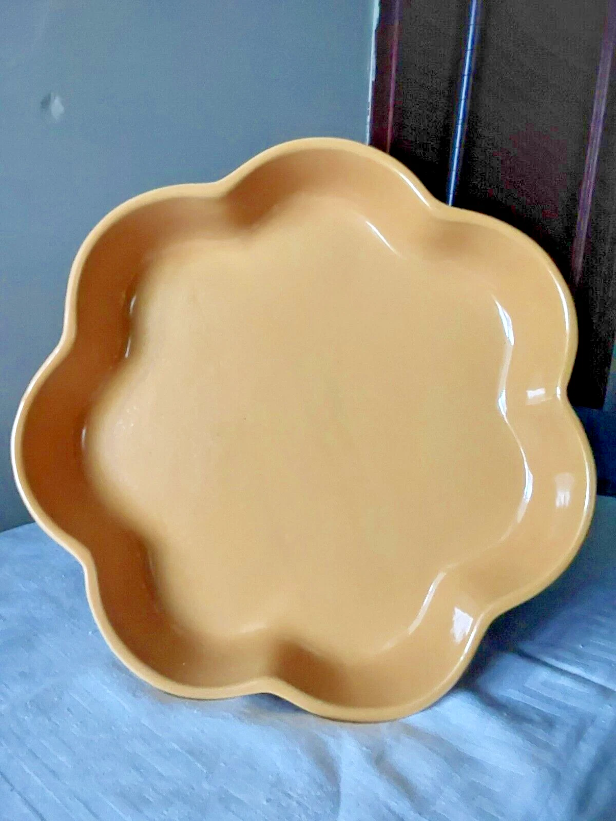 CERAMIC YELLOW SCALLOPED EDGES PIE PAN MADE IN PORTUGAL