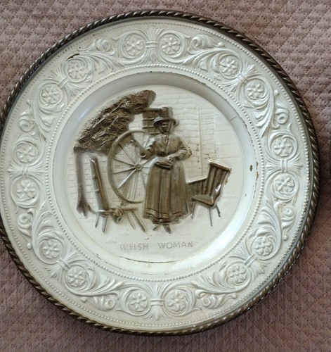 Vintage England Embossed Brass Wall Hanging 12.5" Plate WELSH WOMAN, JENNY JONES - Picture 5 of 5