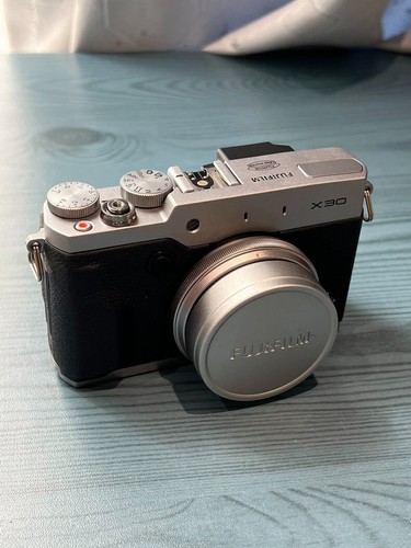 98%new-Fujifilm X30 12MP Digital Camera - Picture 7 of 8