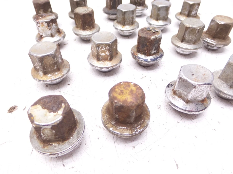 78-81 Camaro Firebird Trans Am Original N90 Copo de Nieve Juego de 20 Tuercas de Rueda Foto 3 de 4