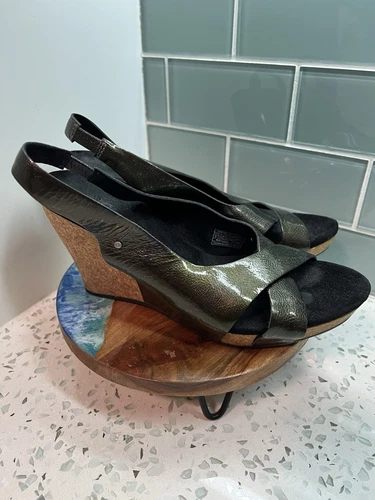 Sandalo con zeppa UGG Nocciola in vernice metallizzata taglia 9