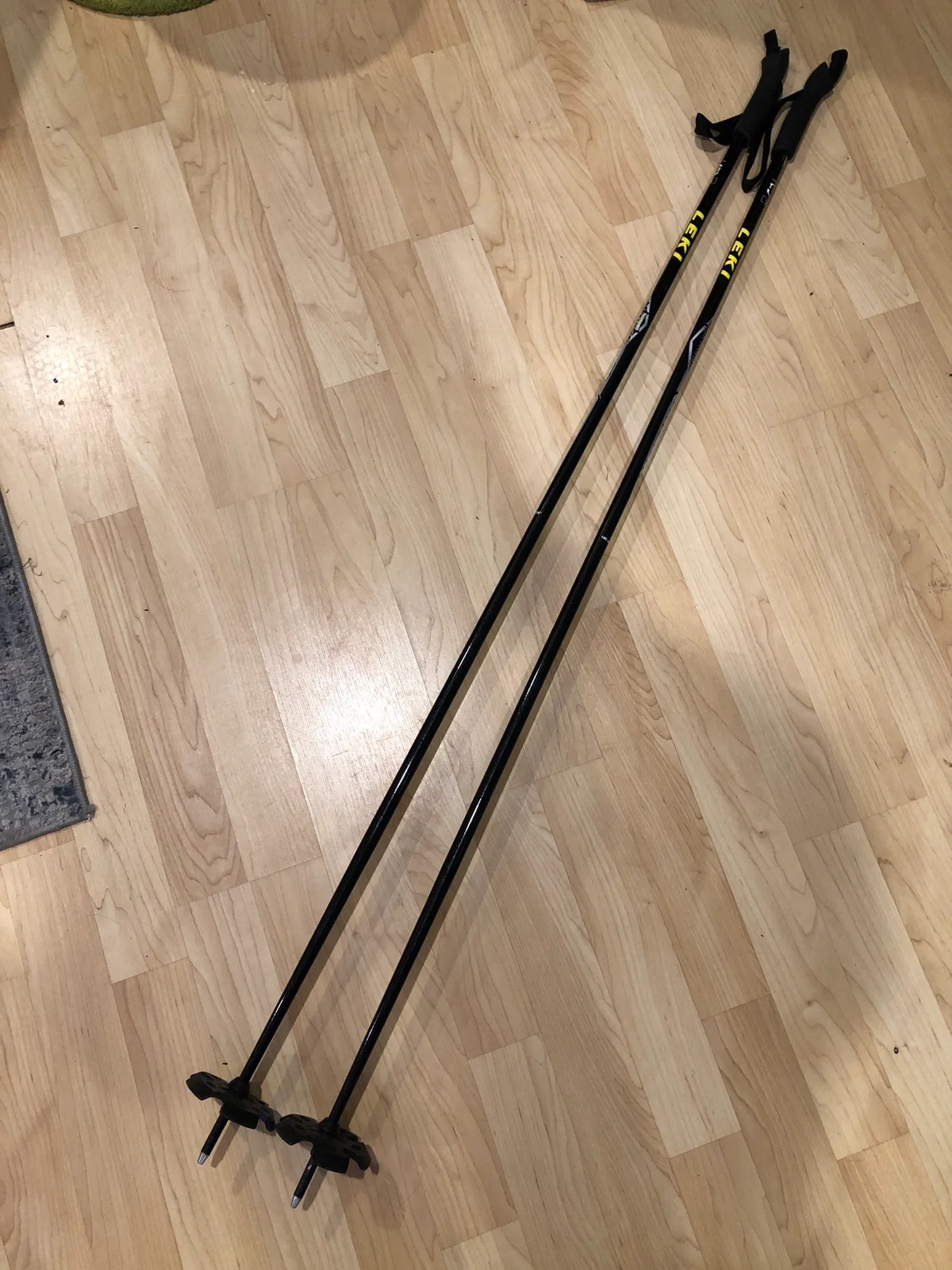 56in (140cm) Leki Tahoma All Mountain Ski Poles (Used)