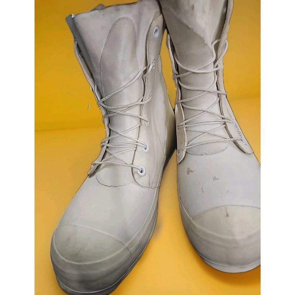 Botas de conejito de clima frío extremo militares de Estados Unidos 1982 vintage aerotransportadas blancas 13 XN Foto 2 de 4