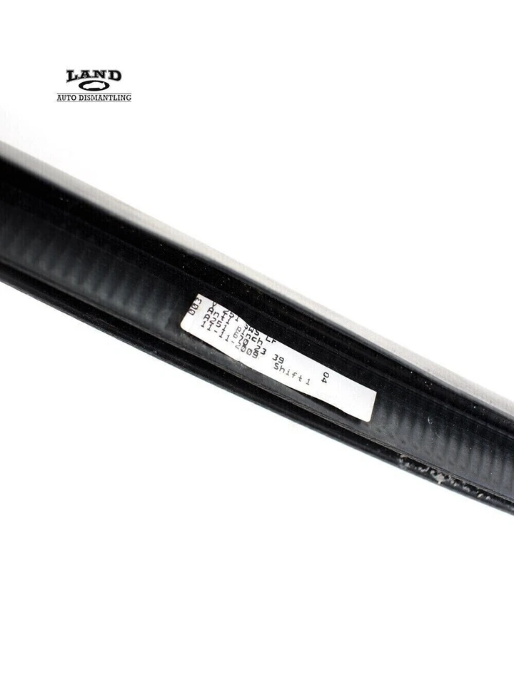 MERCEDES W251 R-CLASS REAR VENT GLASS QUARTER GLASS RUBBER WEATHER SEAL SET - Image 3 of 4