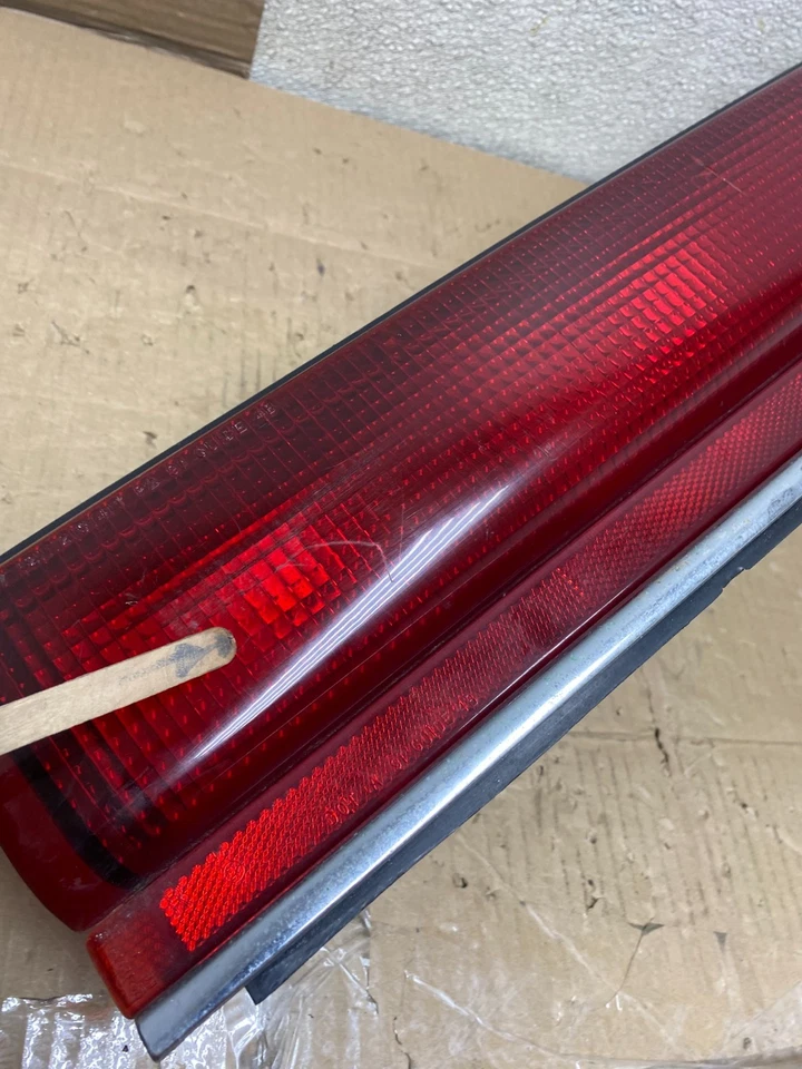 Luz trasera derecha pasajero Buick Roadmaster 1991 a 1996 OEM U2957 DG Foto 4 de 4