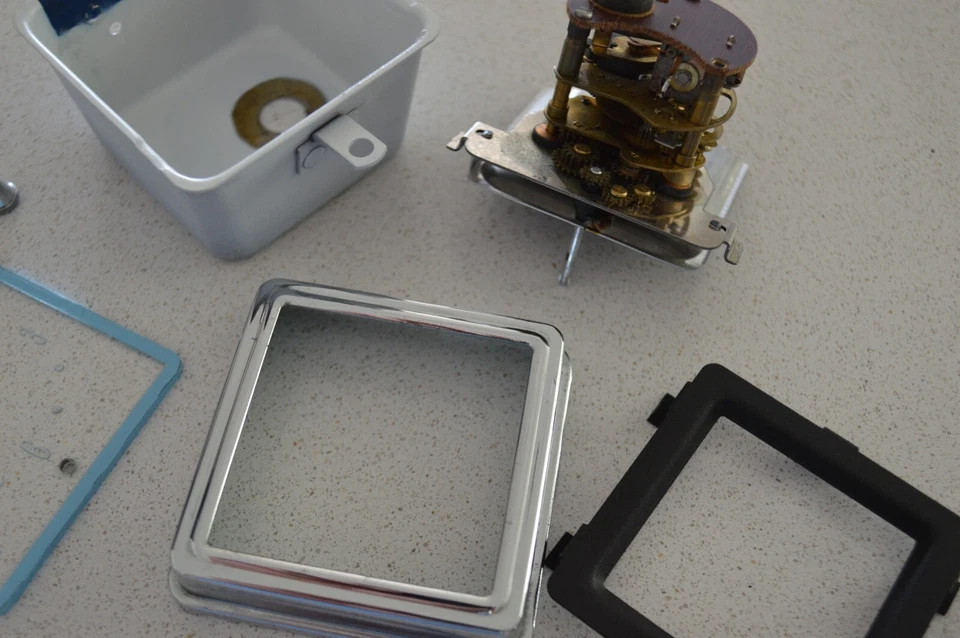 1962 1963 Oldsmobile 88/98 Dash Clock Restored - Image 3 of 4