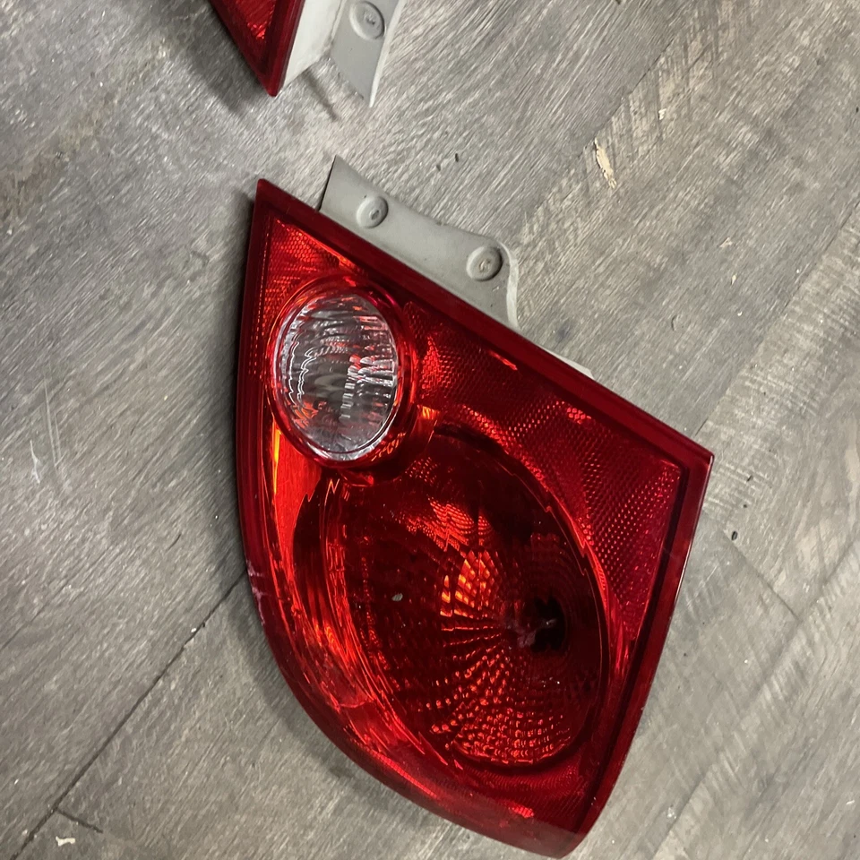 Tail Lights Set For 2005-2010 Chevrolet Cobalt GM2800161 GM2800190 GM2801190 OEM - Image 3 of 4