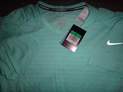 NIKE RUNNING FAST LIVE FEARLESS BODY 