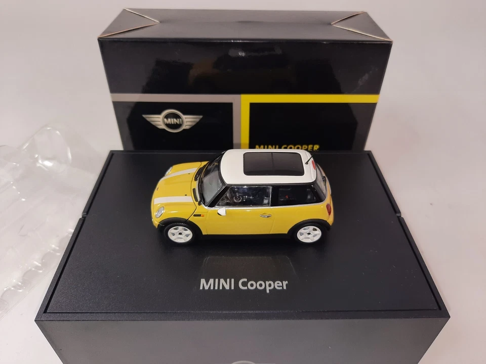 Minichamps Mini Cooper yellow DEALER BOX 1/43 80420029827 - Immagine 2 di 3