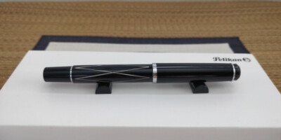 ペリカン万年筆 M215 Lozenge Pelikan M215 Black Lozenge Fountain Pen Discontinued (F or M nib