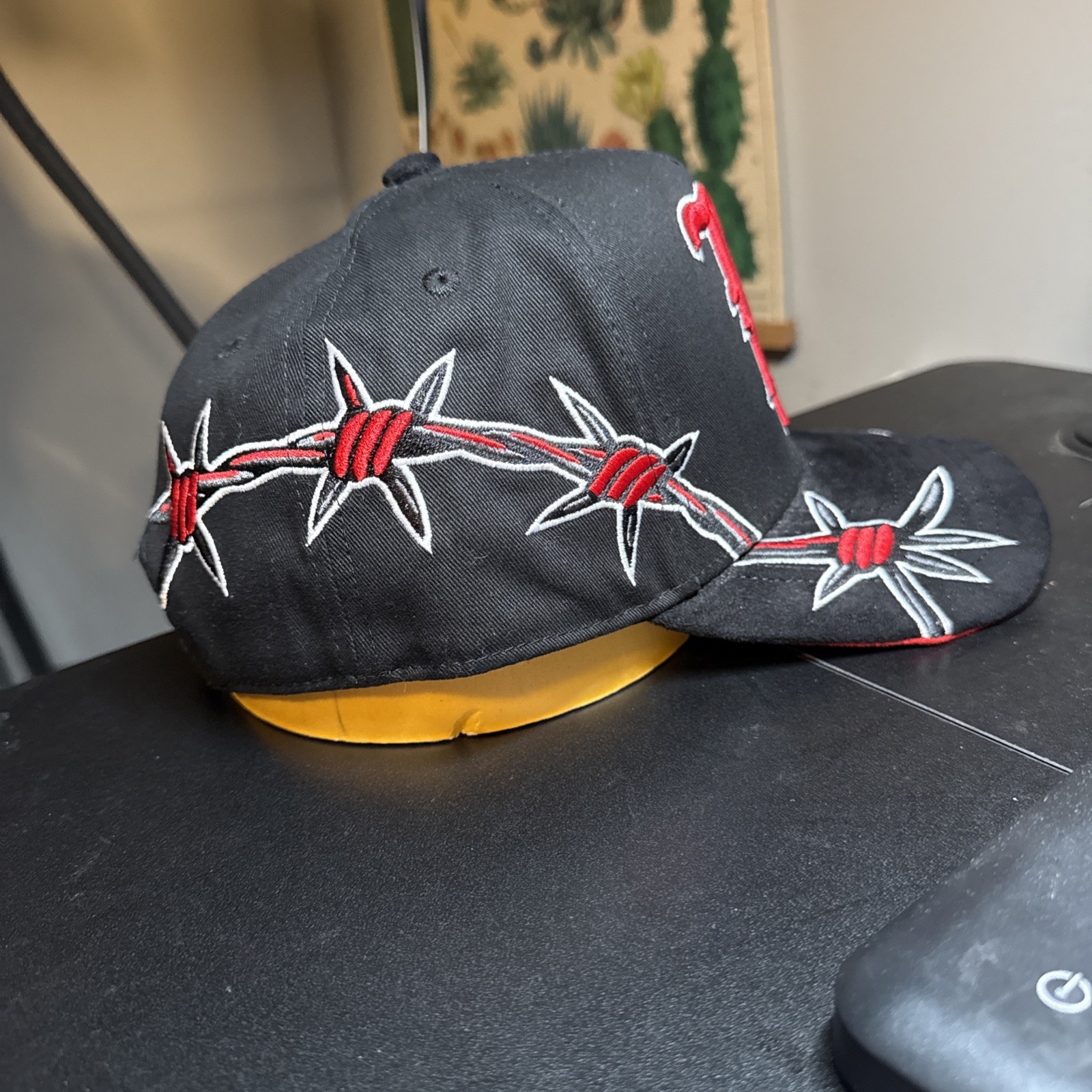 Hat Zun Black And  Red  .RED BARBEWIRE LA Black Brim SnapBack Hat Y2K Sold Out image 5