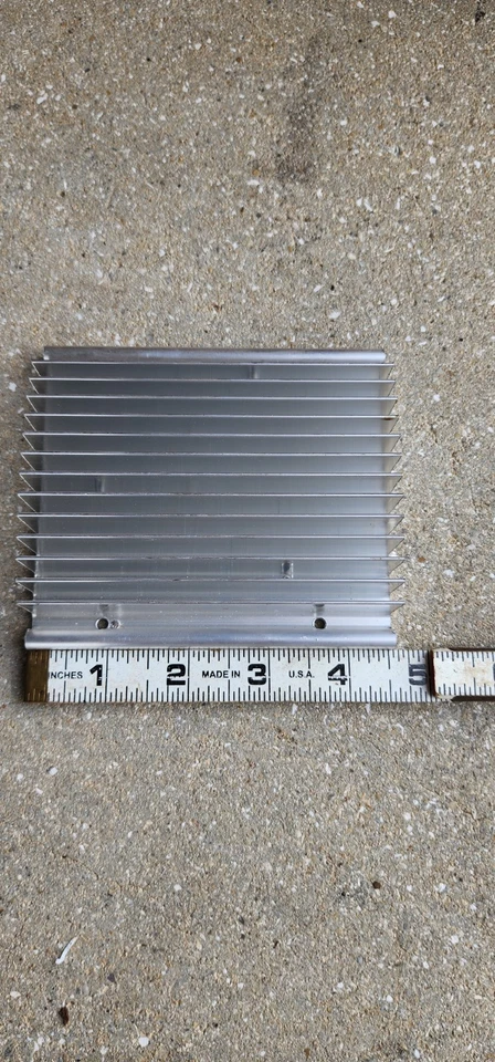 GRANDE LOTE 72 dissipadores de calor de alumínio 44 lb no valor de 4 1/2 x4x 1 1/8" sucata de alumínio - Imagem 2 de 4
