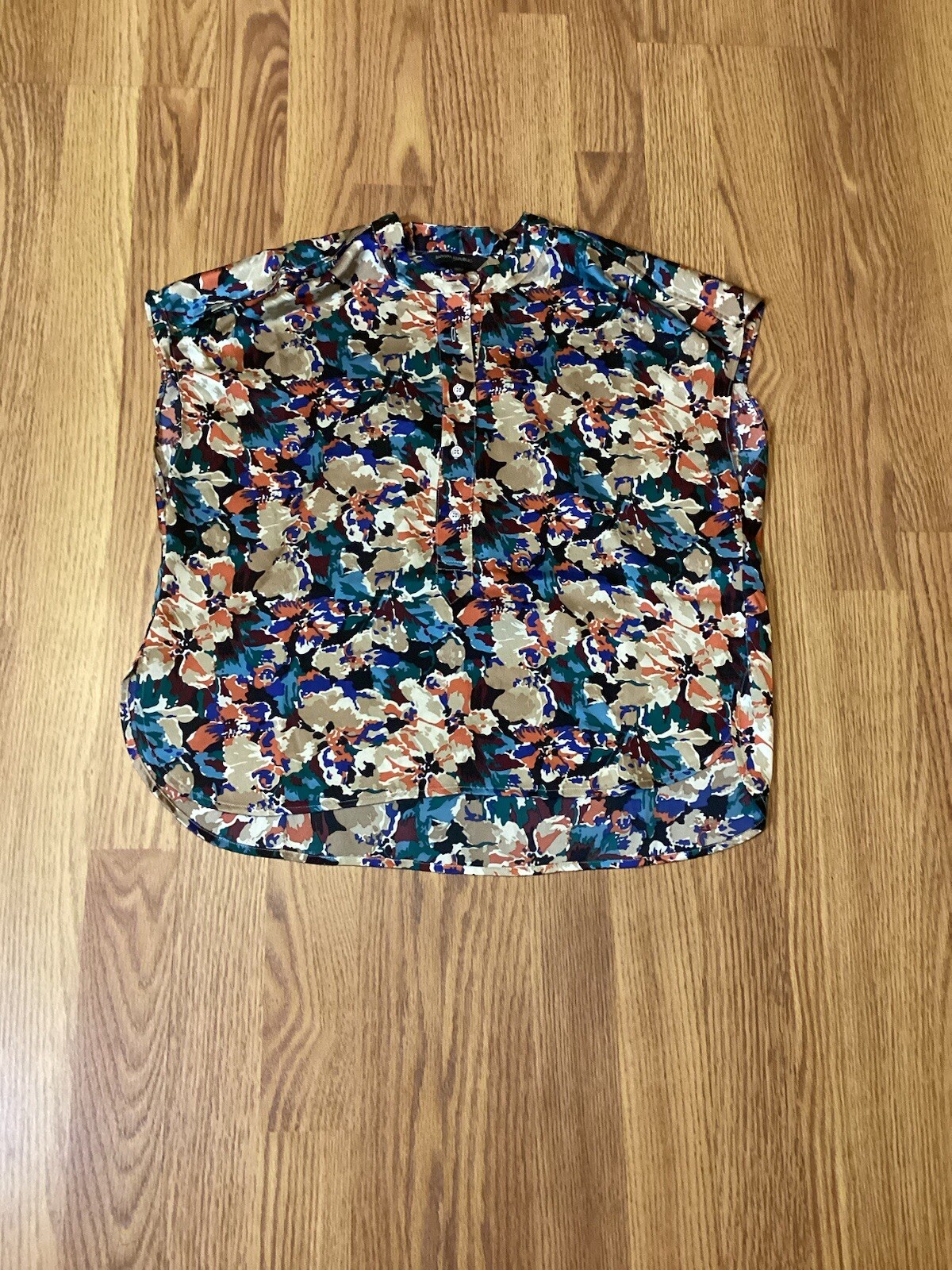 Blusa de mujer elegante Corta Talla XS marca Banana Republic multicolor