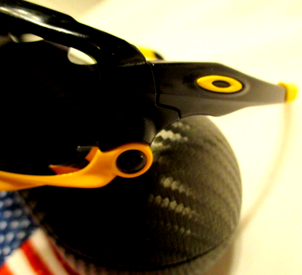 OAKLEY JAWBONE YELLOW BLACK LIVESTRONG BLACK IRIDIUM VENTED LENS