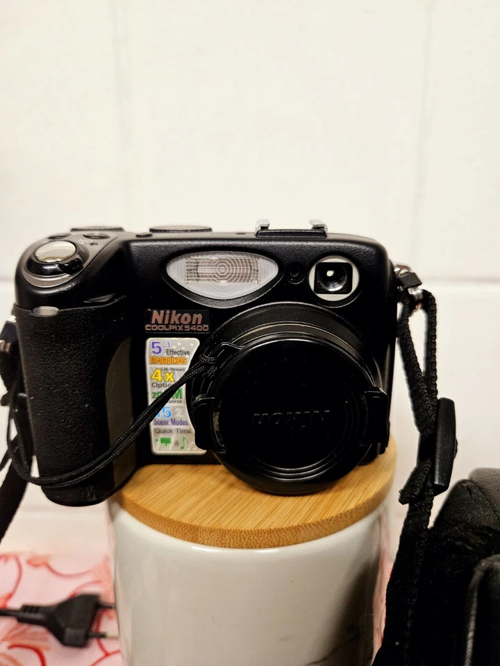 Nikon Coolpix 5400 5.1MP Digital Camera Black with Batteries & Memory Card - Image 4 of 4