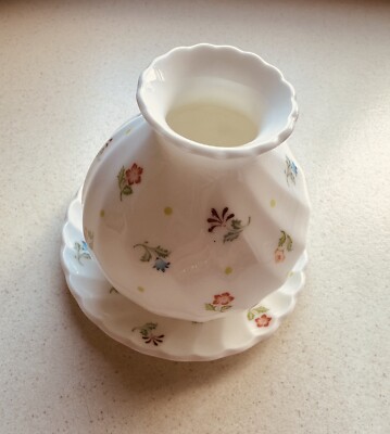 Wedgwood Vase und Schmuckteller. Design ''Cascade Floral''.