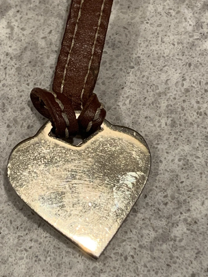 Bolso Dooney & Bourke Vintage Dorado Rosa Metal Esmalte Corazón Dije Correa Cuero Foto 4 de 4