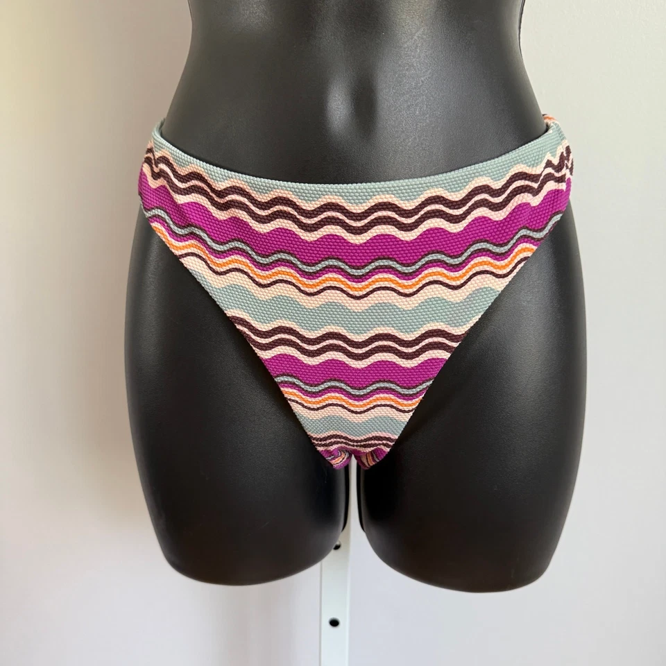 Conjunto superior e inferior de bikini Roxy talla S púrpura en zig-zag ondulado crochet Foto 3 de 4