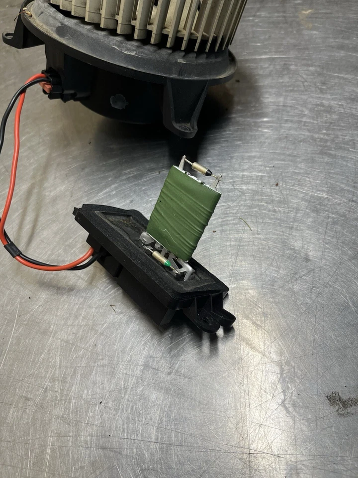 Chevrolet Silverado 2500 2003-06 motor soplador con resistencia OEM Foto 2 de 4