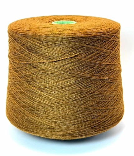 Italian Yarn 30% Vicuna 30% Silk 40% Merino Lama Color 100g 700m - product listing photo