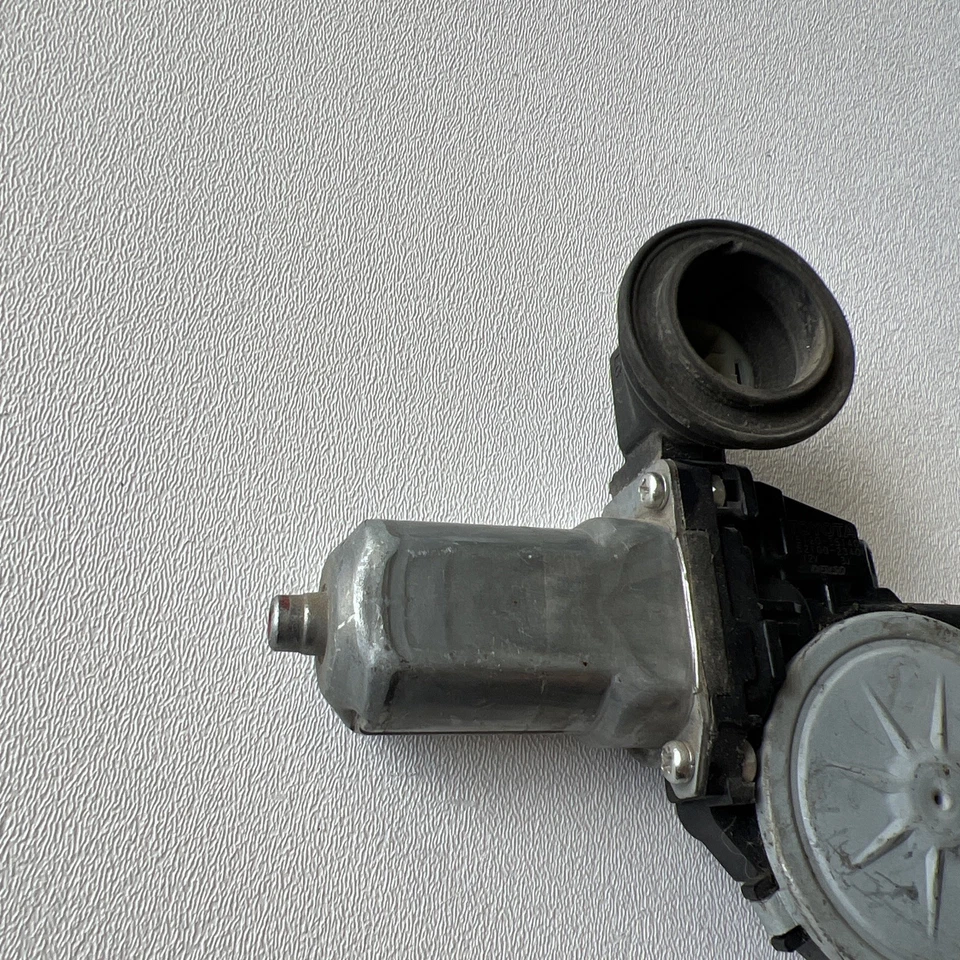 2004-2009 TOYOTA PRIUS 4RUNNER REAR LEFT DRIVER DOOR WINDOW REGULATOR MOTOR OEM - Image 3 of 4