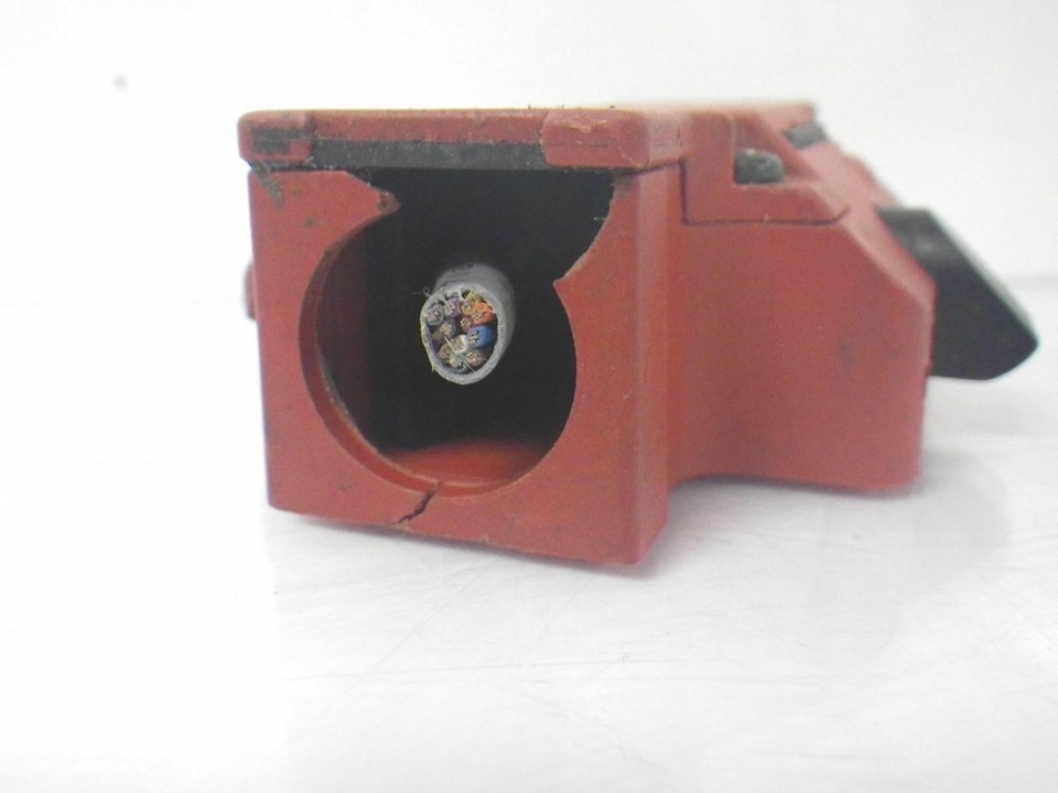 TESZ 1102 SCHMERSAL ELAN safety switch 250VAC / 2.5A (USED TESTED