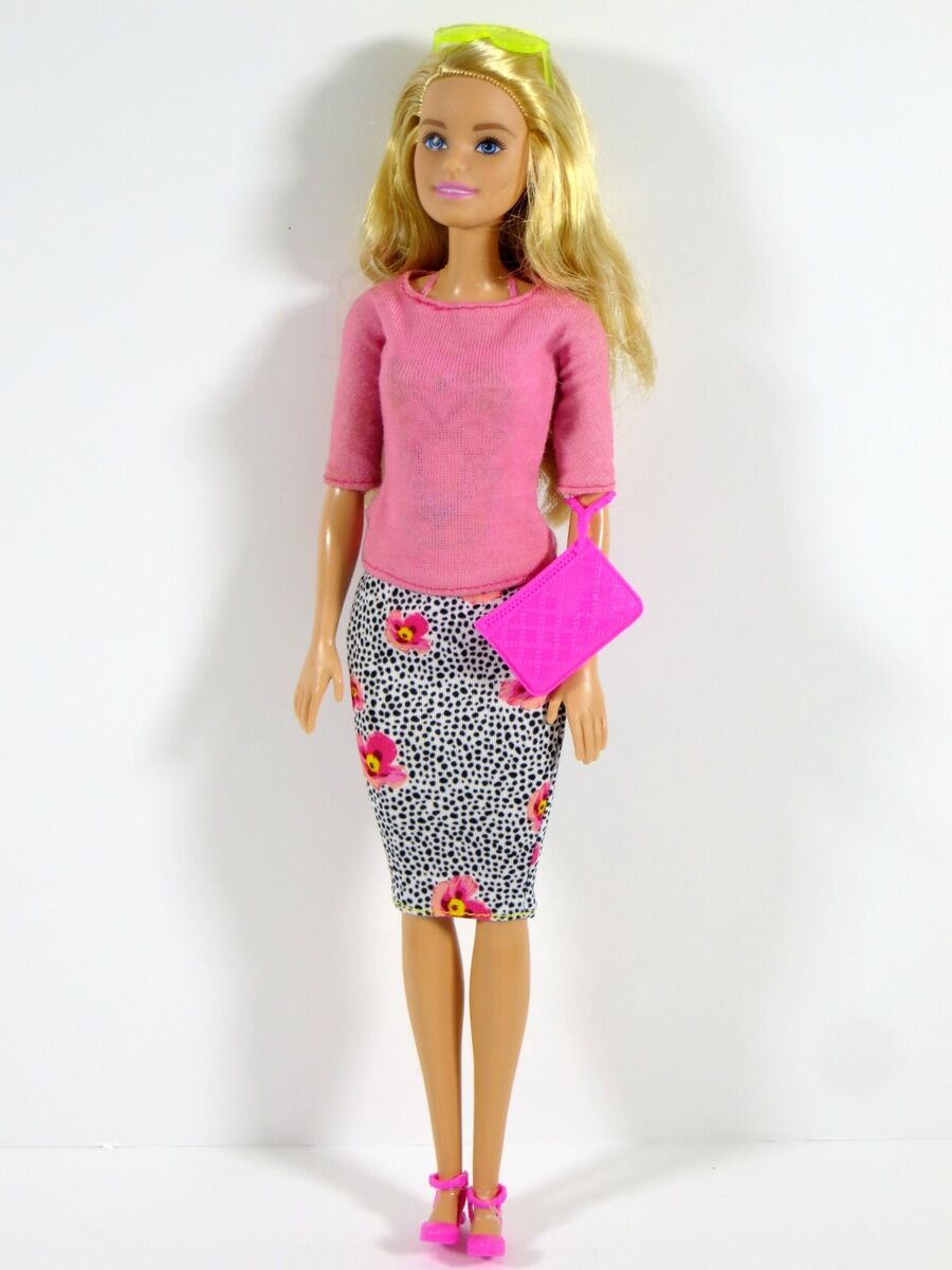 LOT #58 DRESSED BARBIE DOLL FASHIONISTAS IN PINK OUTFIT SHOES ACCESSORIES