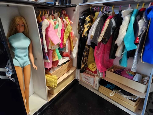 1966 Vintage Malibu Twist-N-Turn Barbie w/ 1964 Mattel Carrying Case/Full Closet