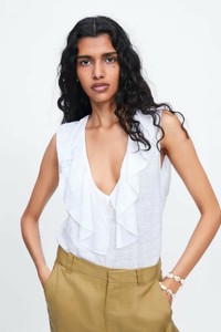 camiseta volantes zara