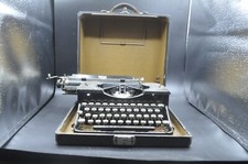 Royal Portable Typewriter with case, 1930s thumbnail