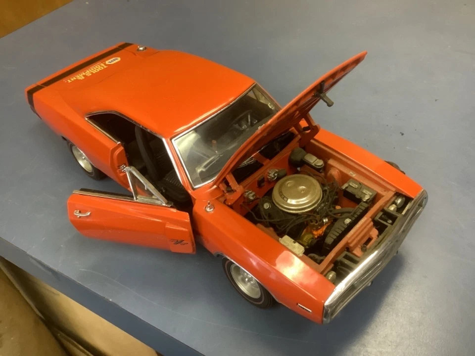 CROWN PREMIUMS 1970 DODGE CHARGER RT HEMI 1/24 NAPA TOOLS loose  - Image 2 of 4