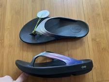 OOFOS Sandals Womens 10 Purple Ombre CALYPSO Discontinued Oolala Luxe Thong Shoe