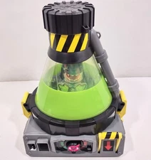 Beast Labs Shark Beast Creator With Articulated Shark Action Figure Lights Sound