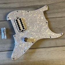 Fender Tom DeLonge Stratocaster LOADED Pickgu...