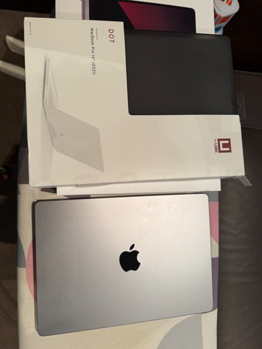 Macbook Pro M2 Pro 14'' 16GB 1TB - Picture 2 of 6