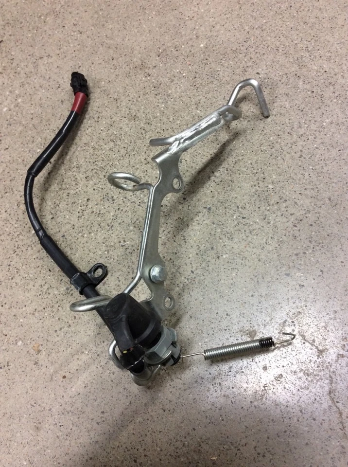 Nuevo interruptor de luz de freno trasero OEM Yamaha YFZ450R YFZ450X con soporte 2009-2025 Foto 2 de 4