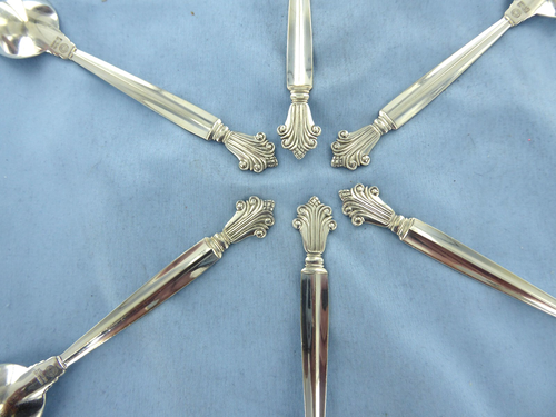 A VINTAGE STERLING SILVER SET OF SIX ACANTHUS TEASPOONS BY GEORG JENSEN. - Picture 6 of 12