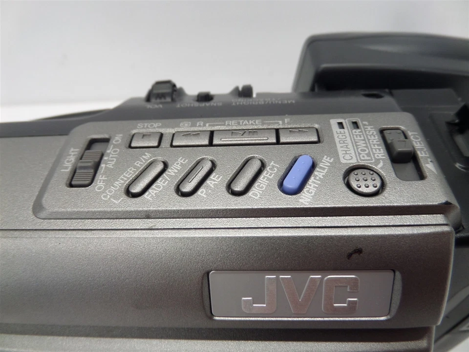 JVC GR-SXM340U Compact VHS Camcorder w/ Battery & AC Adapter - Image 4 of 4